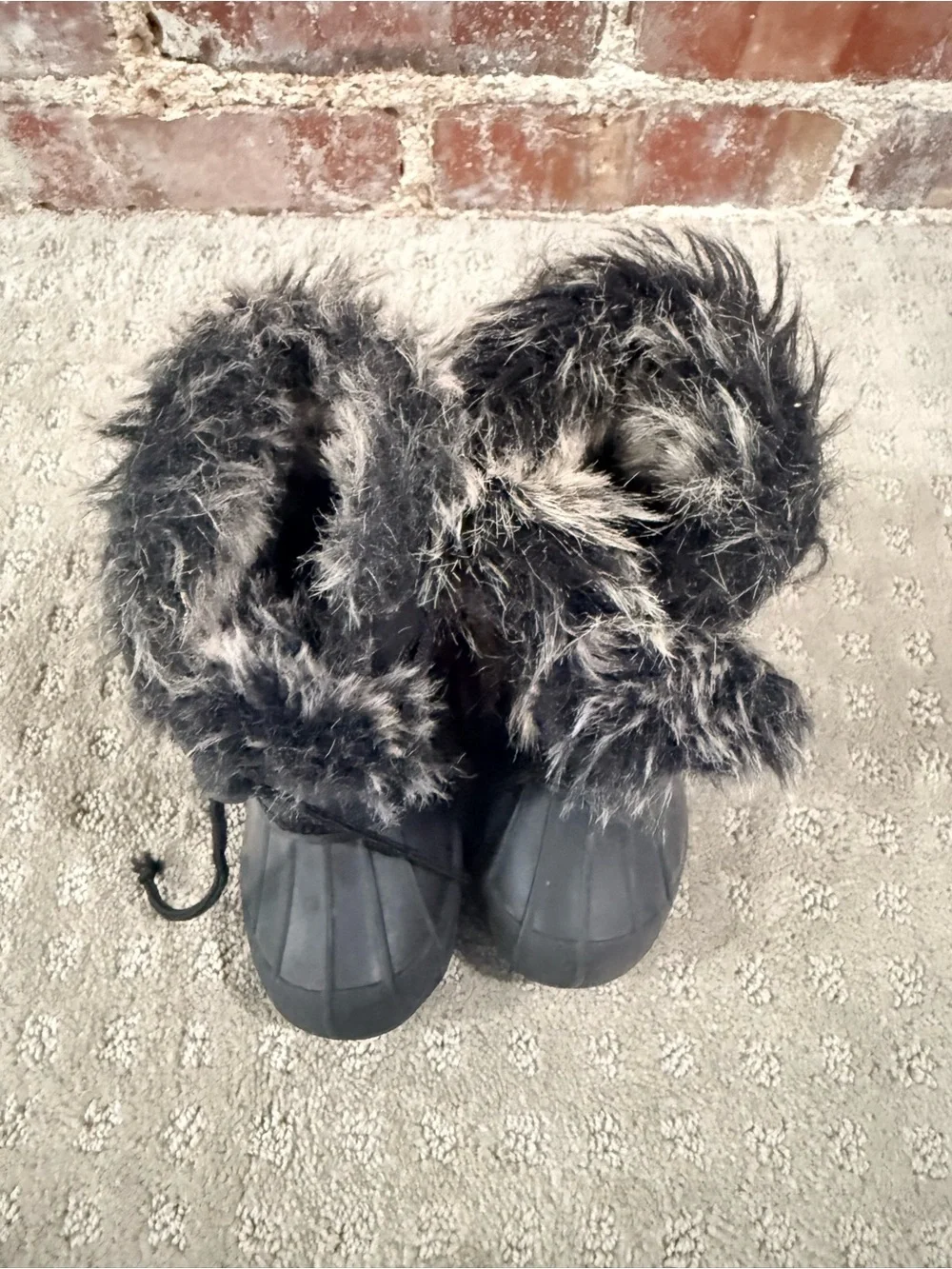 Kids Black Insulated Winter Boots with Faux Fur Trim